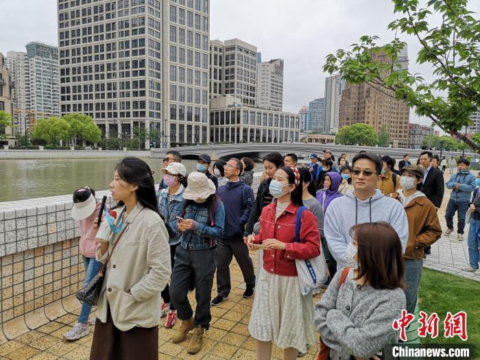 新階層人士走讀黃浦蘇州河沿岸?！》队畋?攝