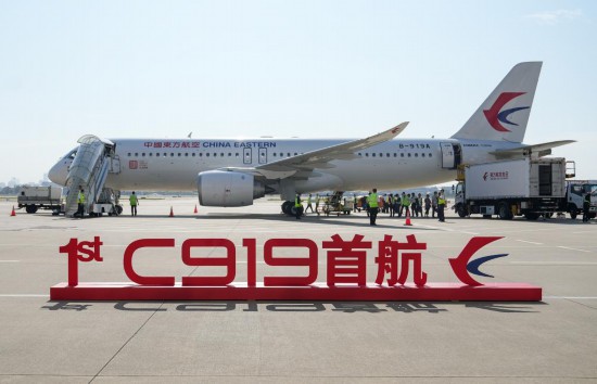 這是在上海虹橋國際機場停機坪拍攝的C919飛機（5月28日攝）。新華社記者丁汀攝