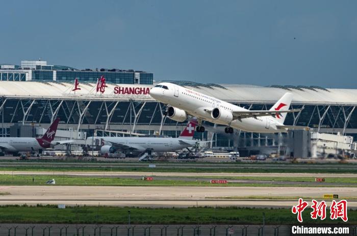 第二架國產(chǎn)C919正式“入列”東航機(jī)隊(duì)將與首架機(jī)搭檔執(zhí)飛滬蓉快線