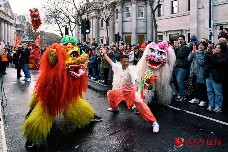 倫敦新春慶典現(xiàn)場。人民網(wǎng) 郭錦標(biāo)、楊浩鵬攝