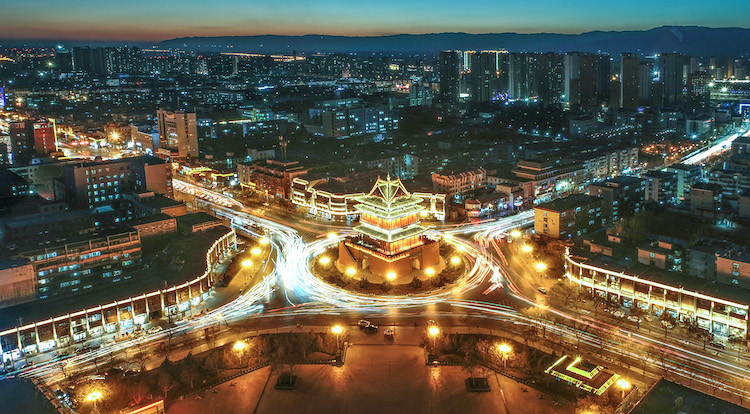 平陽(yáng)大地夜景璀璨迷人。