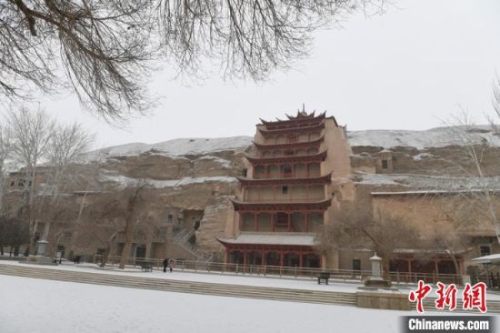 圖為2017年1月拍攝的莫高窟九層樓雪景。(資料圖) 楊艷敏 攝