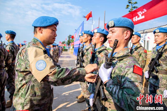 西藏軍區(qū)首支維和醫(yī)療分隊官兵獲聯合國“和平勛章”