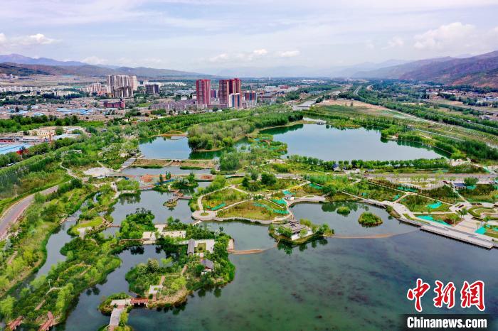 西北城市西寧立生態(tài)文明高地新典范：“一城山水、百園千姿”