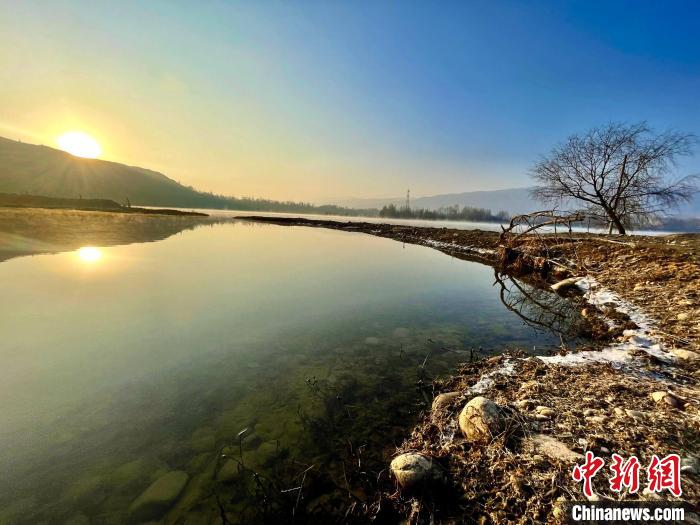 圖為青海省化隆縣黃河濕地景色?！±钣穹?攝