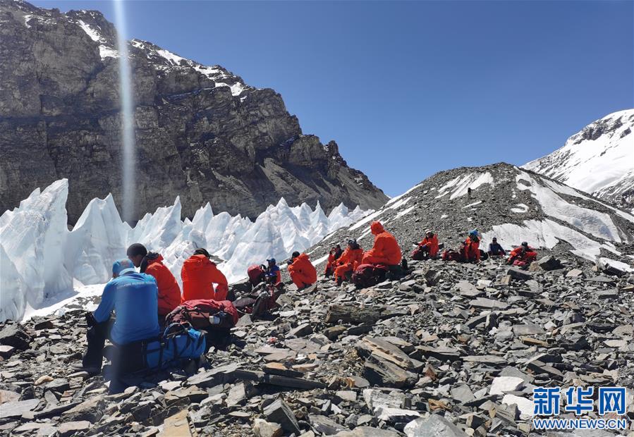 （2020珠峰高程測量）（4）2020珠峰高程測量登山隊抵達海拔6500米的前進營地