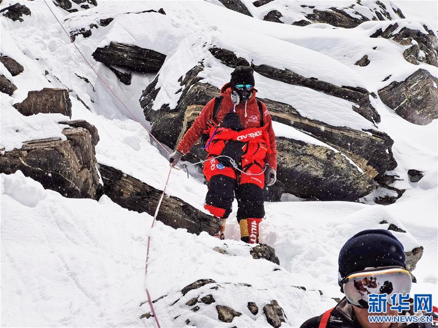 （2020珠峰高程測量）（4）珠峰高程測量登山隊撤回前進(jìn)營地 登頂日期將再調(diào)整