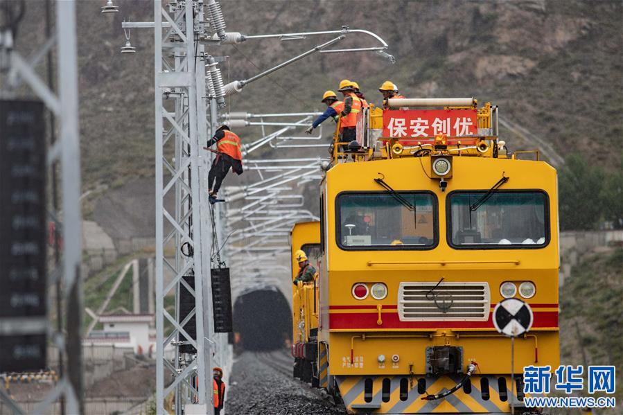 （社會）（1）西藏：拉林鐵路電氣化接觸網第二次跨越雅魯藏布江