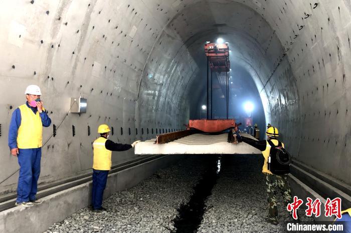 西藏林芝結束無鐵路歷史川藏鐵路拉林段鋪軌至林芝朗縣