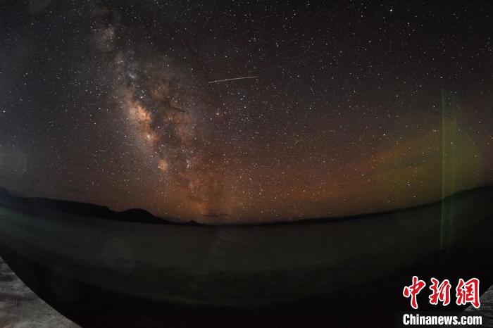 錯鄂湖星空璀璨，一顆流星劃過。　<a target='_blank' ></p><p  align=