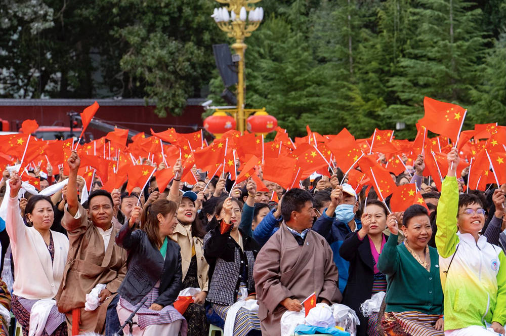 8月19日10時，慶祝西藏和平解放70周年大會在拉薩市布達拉宮廣場隆重舉行。徐馭堯 攝