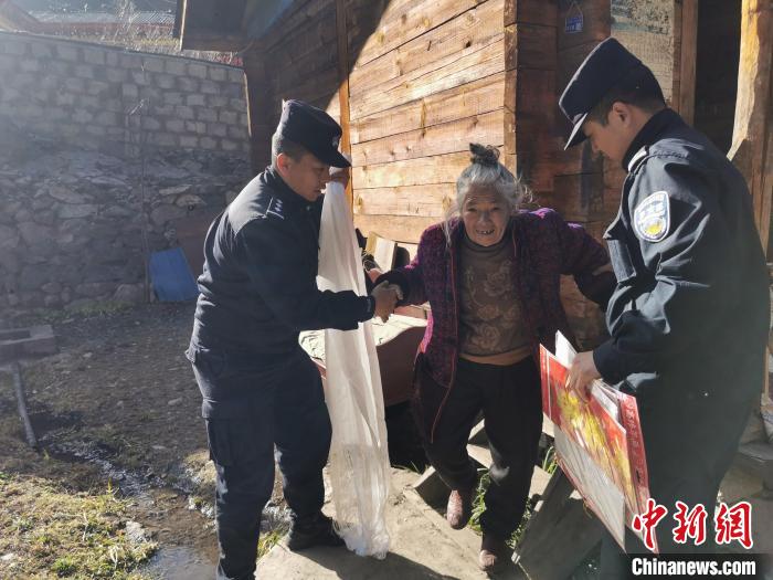 西藏林芝：警營(yíng)過新年邊關(guān)年味濃