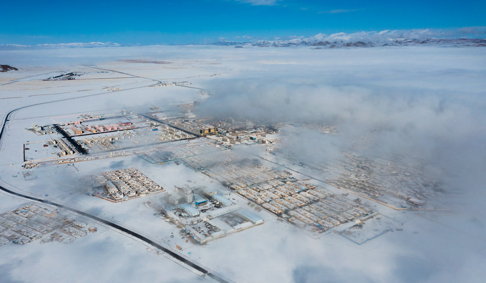 西藏阿里地區(qū)改則縣迎來初雪，銀裝素裹，美如畫卷。