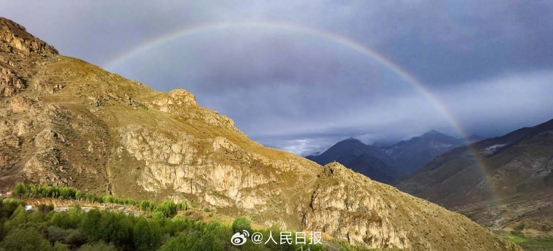 接好運(yùn)！青藏高原現(xiàn)巨大彩虹橋